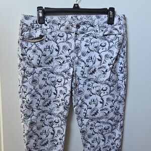 White House Black Market Size 8 Crop Pants - Black & White Floral Print, Stretch